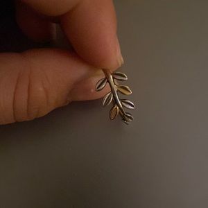 Two tone  gold and silver leaf pandora ring retired